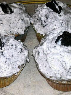 A picture of Oreo lovers cupcakes.