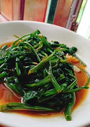 Hình của món Rau muống xào tỏi đơn giản khi không có gì ăn.
