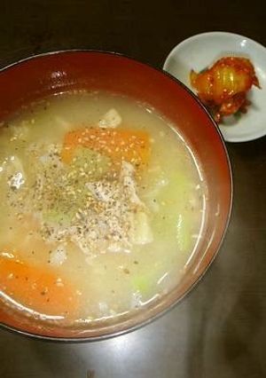 A picture of Korean Dak Gomtang Gukbap For the Cold Winter.