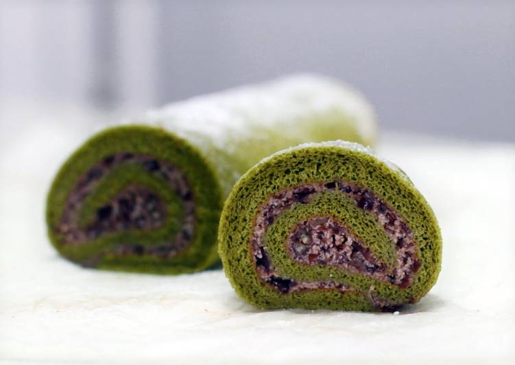 Matcha Swiss Roll with Azuki Cream