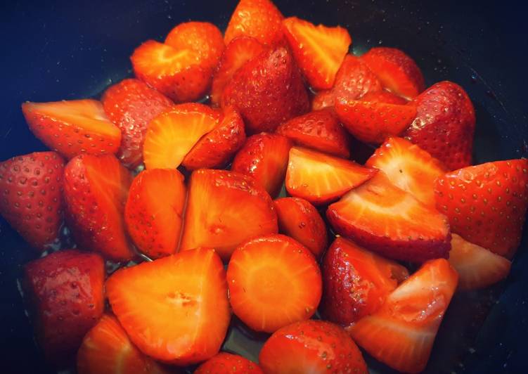 Best and Easiest Marlee&#39;s Soaked Strawberries