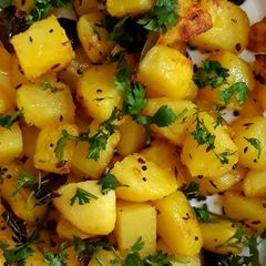 A picture of Aloo chaat.