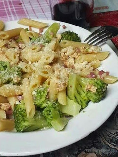 A picture of Pasta broccoli cheese &bacon.