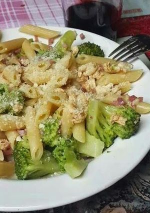 A picture of Pasta broccoli cheese &bacon.