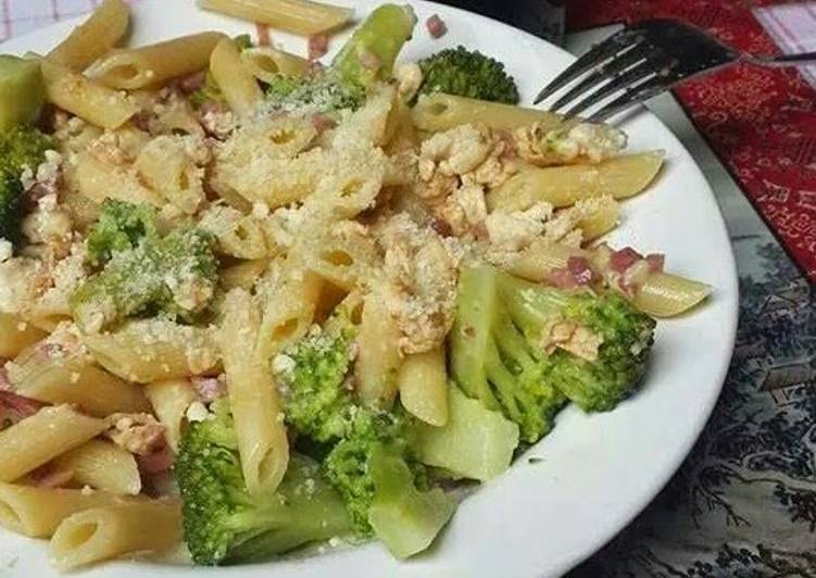 Pasta broccoli cheese &amp;bacon