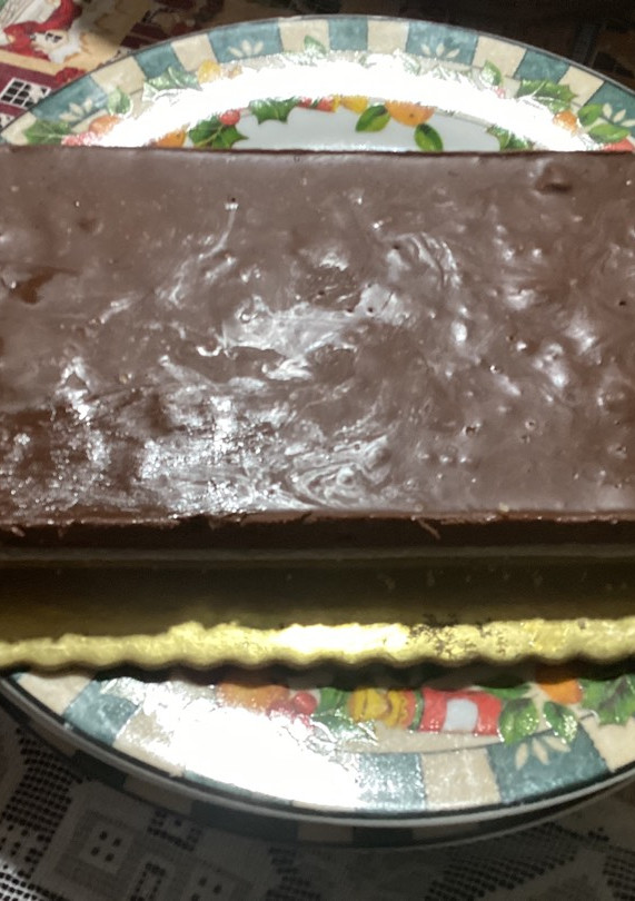 Una foto de Turrón de chocolate almendras y nueces