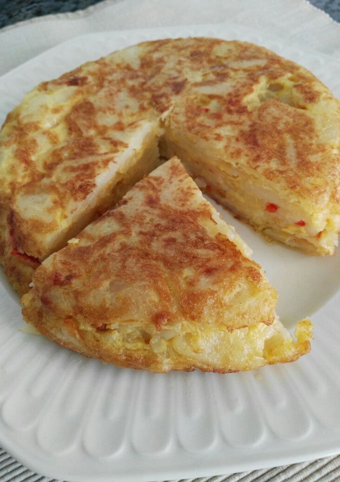 Una foto de Tortilla de patata y pimiento rojo