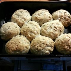 A picture of Graham bread rolls.