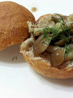 A picture of LG MINI MUSHROOM BURGER ( VEGAN ).