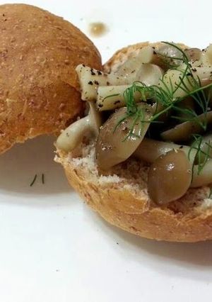 A picture of LG MINI MUSHROOM BURGER ( VEGAN ).