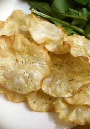 A picture of Celeriac Chips.