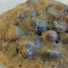 A picture of Chocolate chip caramel cookies.