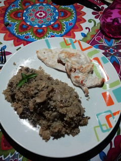 Una foto de Quinoa con verduras