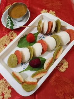 રવા ઈડલી(Rava Idli Recipe in Gujarati) રેસીપી મુખ્ય ફોટો