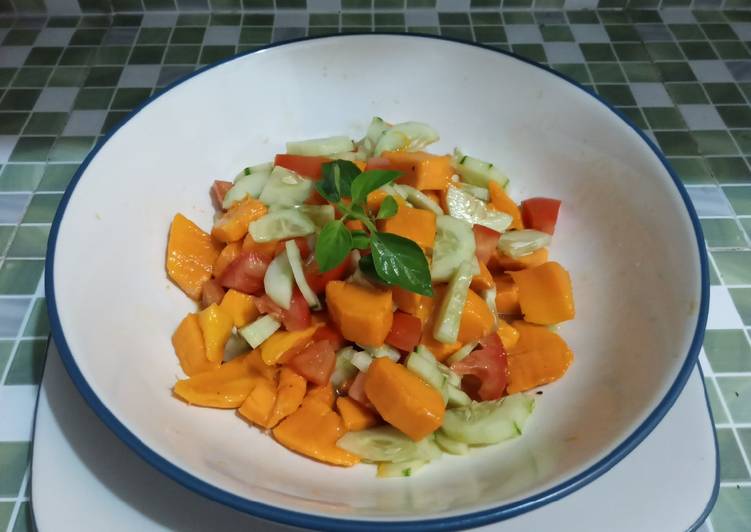 Light salad "Titoga" ala mom stef (timun-tomat-mangga)😍