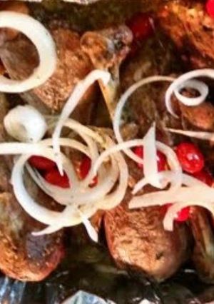A picture of Turkey drumsticks.