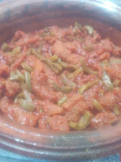 Una foto de Chicharrón con nopales en chile guajillo !Viva México!
