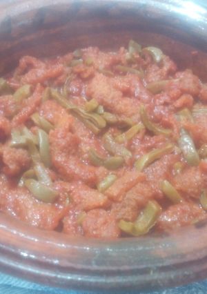Una foto de Chicharrón con nopales en chile guajillo  !Viva México!