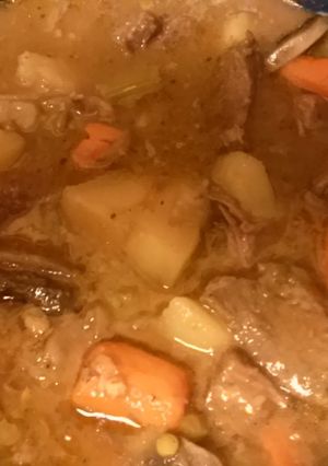 A picture of Crock pot Beef stew.