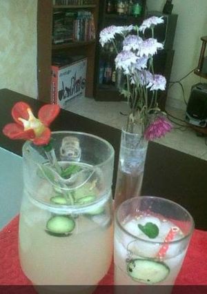Una foto de Limonada con jengibre y pepino
