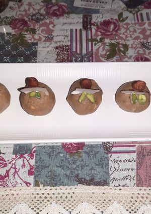 A picture of Punjabi pinni ladoo.