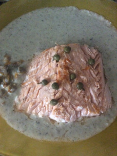Una foto de Salmón con salsa de champágne