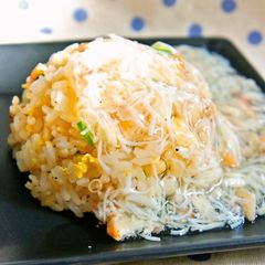 A picture of Fried Rice with a Thick Crab Sauce.