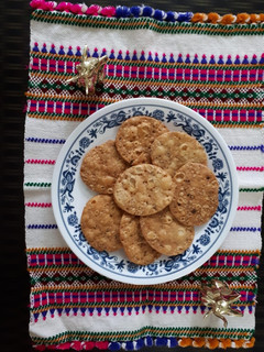 ફરસી પૂરી (Farsi Poori Recipe In Gujarati) રેસીપી મુખ્ય ફોટો