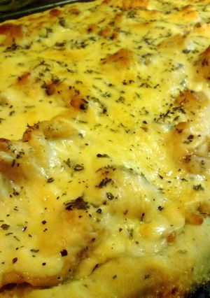 A picture of Chicken Alfredo flat bread.