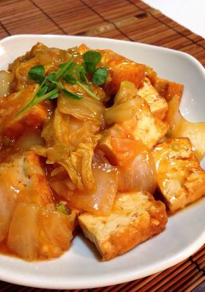A picture of "Shrimp" in Chili Sauce with Atsuage and Chinese Cabbage.