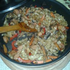 A picture of Shan'shi noodles with chicken and veggies.