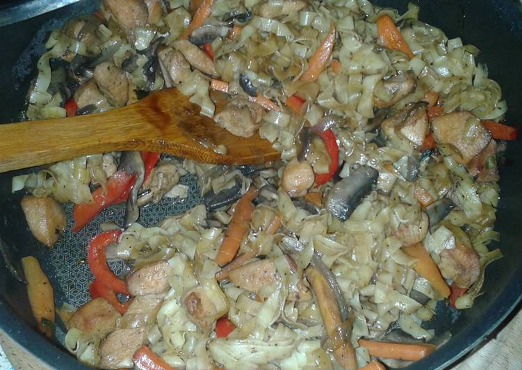 Recipe of Favorite Shan&#39;shi noodles with chicken and veggies