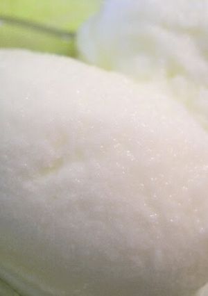 A picture of Refreshing Lemon Yogurt Ice Cream.