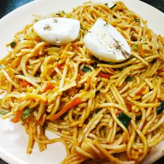 A picture of Egg Hakka Noodles.