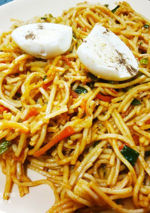 A picture of Egg Hakka Noodles.