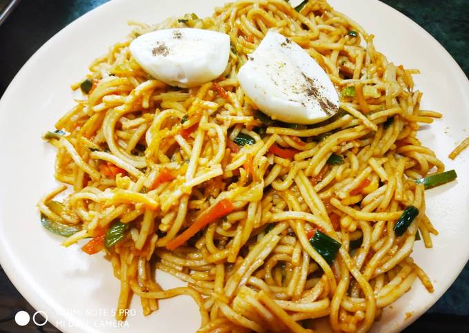 Egg Hakka Noodles