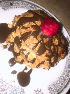 صورة لوصفة بان كيك بالشوكولاته البيتي والعسل 🥞
