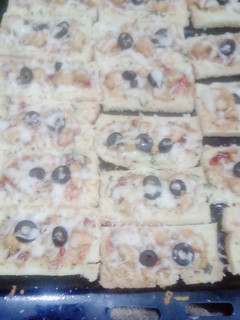 A picture of Bread mini pizza bites.