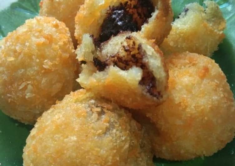 Bola bola ubi isi coklat