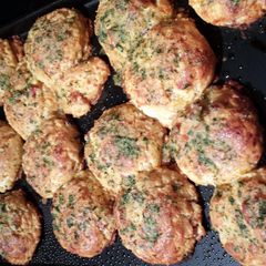 A picture of red lobster biscuits.