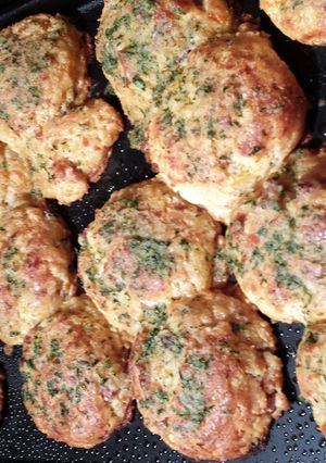 A picture of red lobster biscuits.