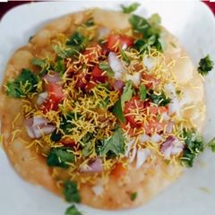 A picture of Dal Pakwan.