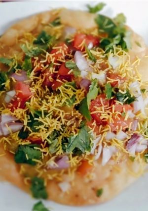 A picture of Dal Pakwan.