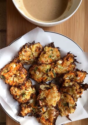 Une photo de Bakwan Sayur « beignet de légumes indonésienne » à l’air fryer