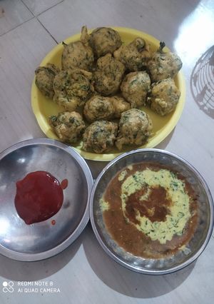 મેથી ના ભજીયા રેસીપી મુખ્ય ફોટો
