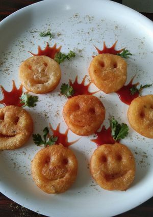 पोटेटो स्माईली (potato smiley recipe in marathi) रेसिपी चे मुख्य फोटो 