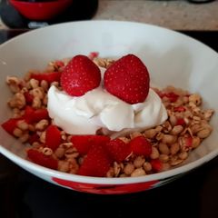 A picture of My fresh Strawberry Granola with Greek yogurt 😻.