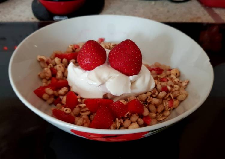 How to Make Award-winning My fresh Strawberry Granola with Greek yogurt 😻