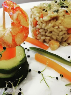 Una foto de Arroz con verduras y gambas