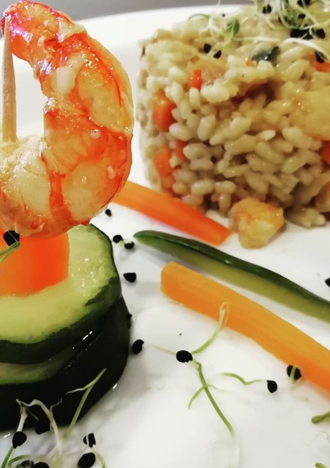 Una foto de Arroz con verduras y gambas